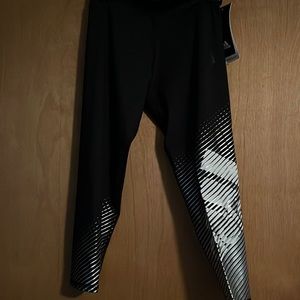 Girls Adidas aeroready capri leggings.